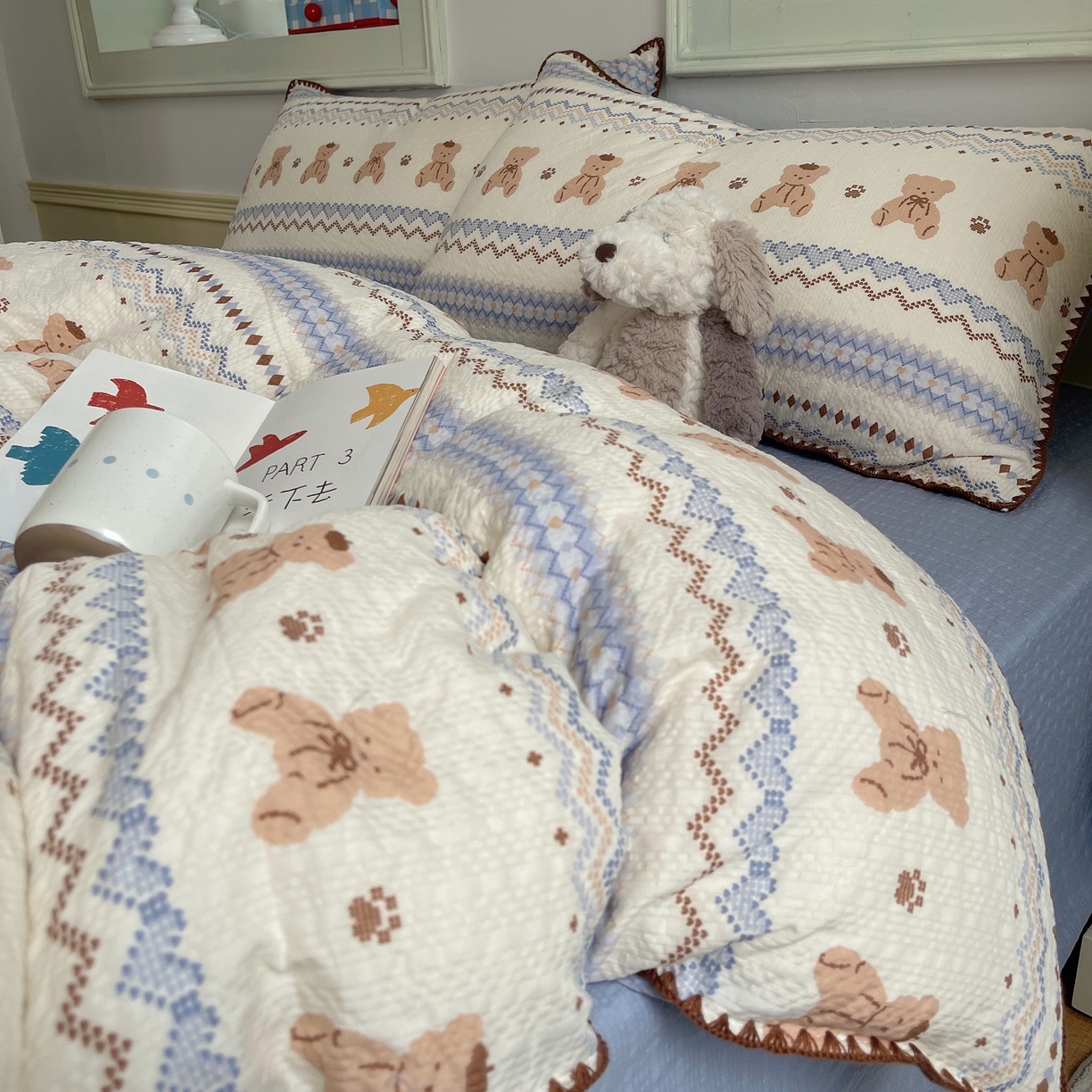 91家纺网 家纺一手货源 找家纺 凯洛奇 2026春夏新款A类高品质泡芙纱贝壳边四件套 小熊部落