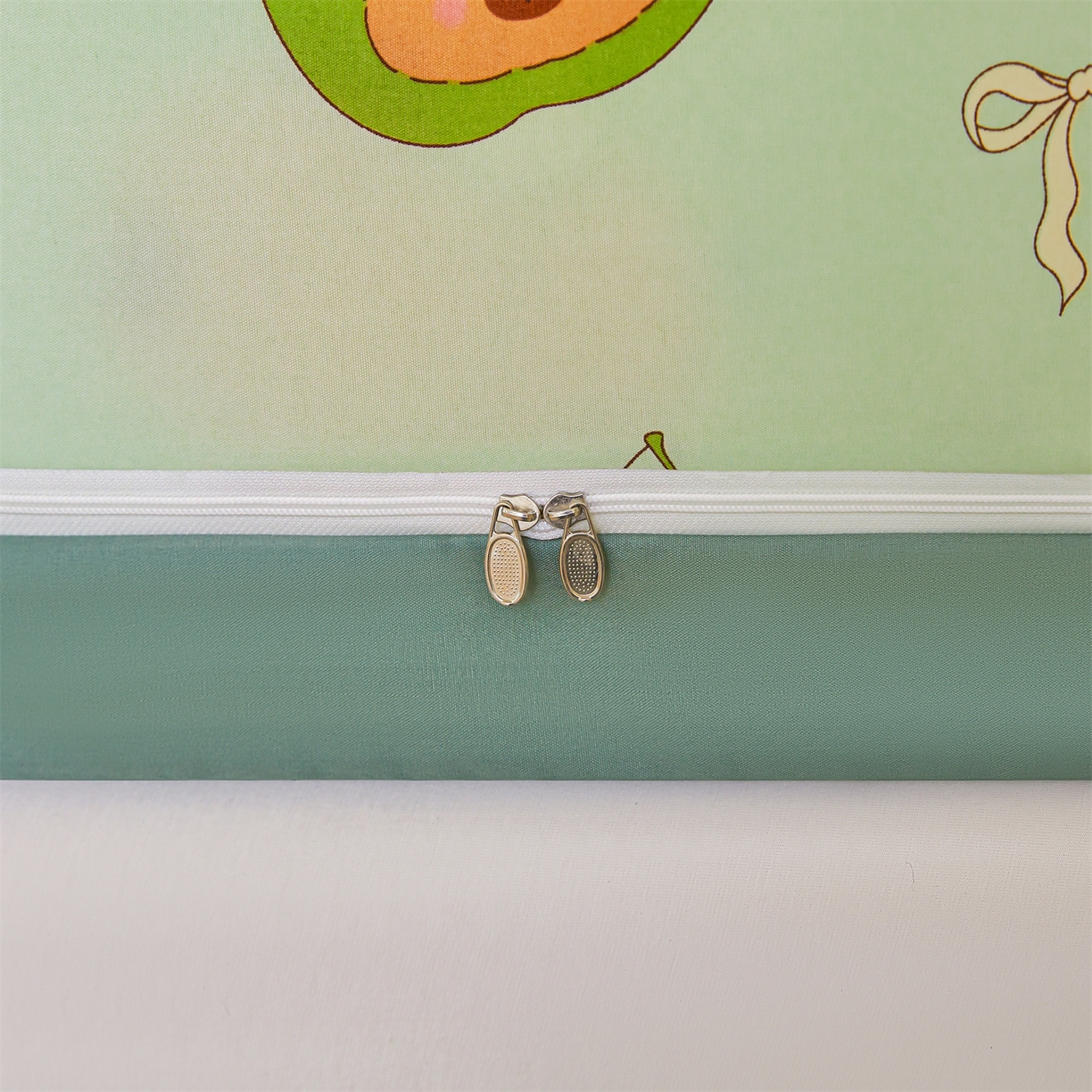 91家纺网 家纺一手货源 找家纺 迪凡保罗蚊帐 2026新款2606专版卡通回底全底AB版遮光帘坐床蚊帐 青苹果乐园-无床帘