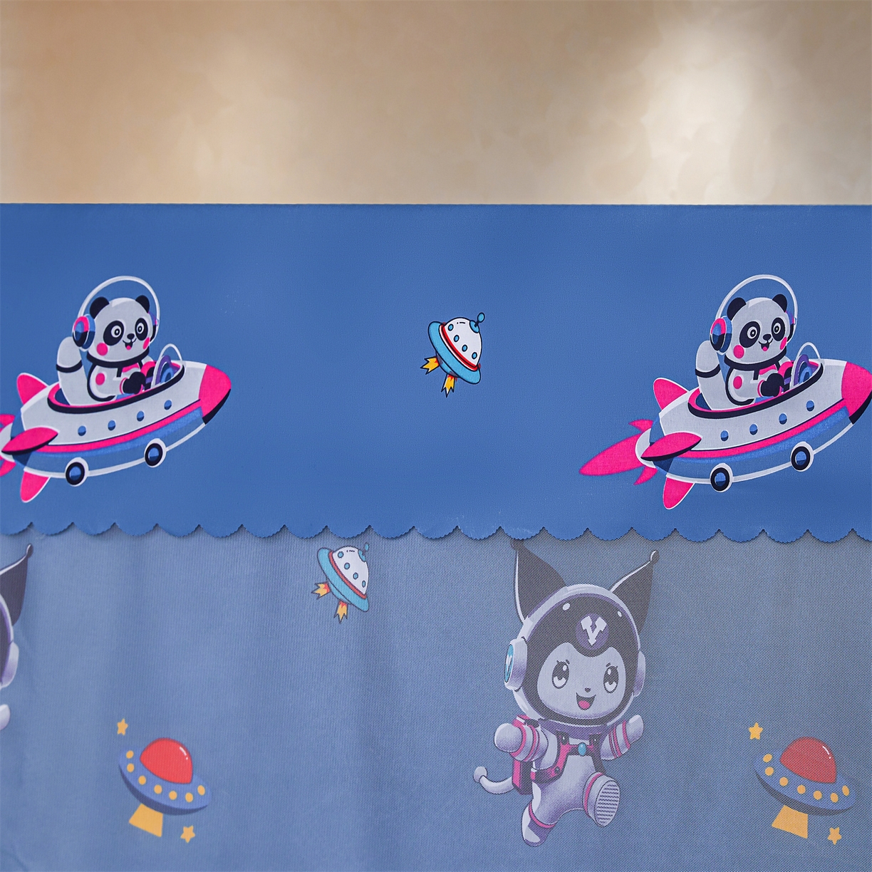 91家纺网 家纺一手货源 找家纺 迪凡保罗蚊帐 2026新款2606专版卡通回底全底AB版遮光帘坐床蚊帐 遨游太空-无床帘