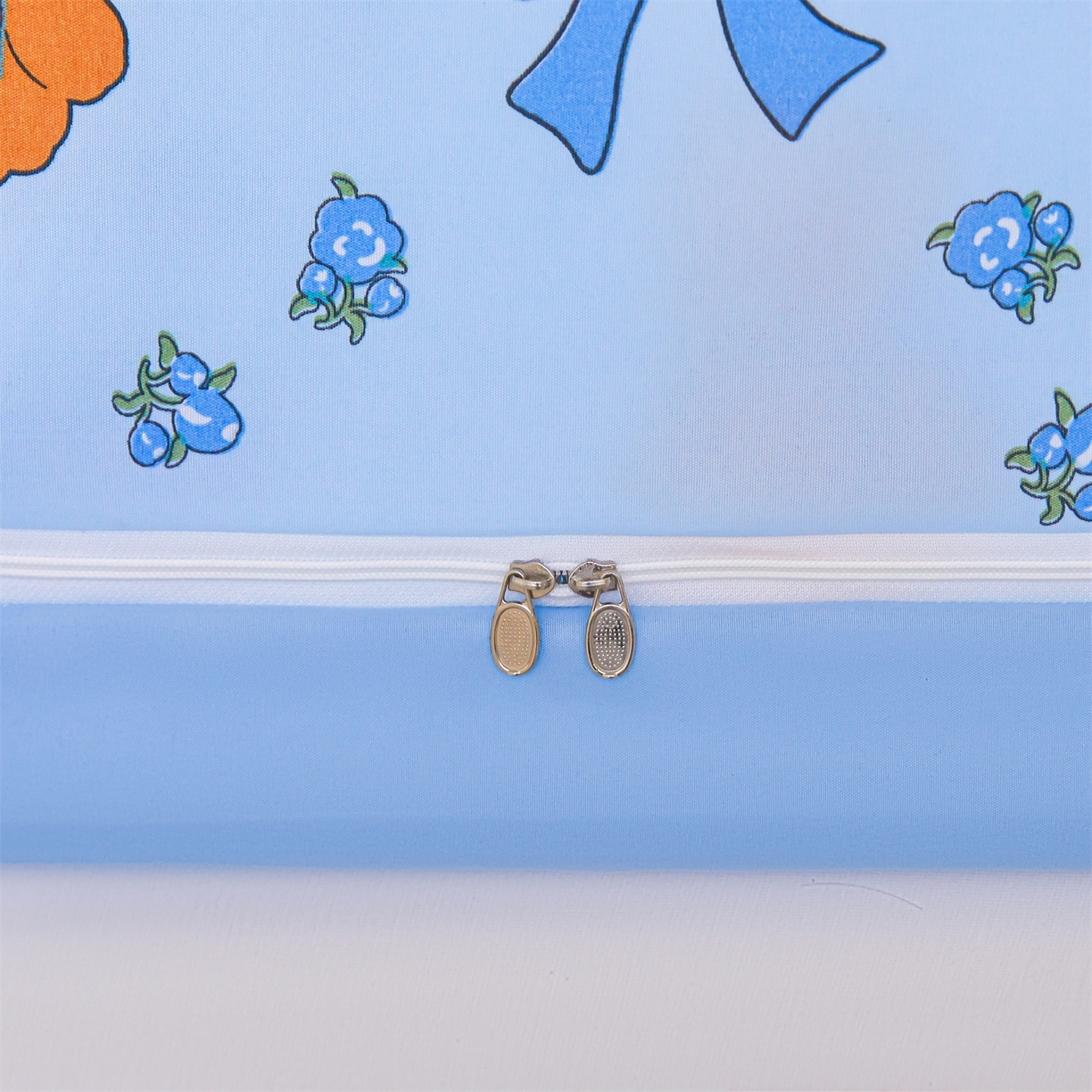 91家纺网 家纺一手货源 找家纺 迪凡保罗蚊帐 2026新款2606专版卡通回底全底AB版遮光帘坐床蚊帐 快乐乐园-带床帘