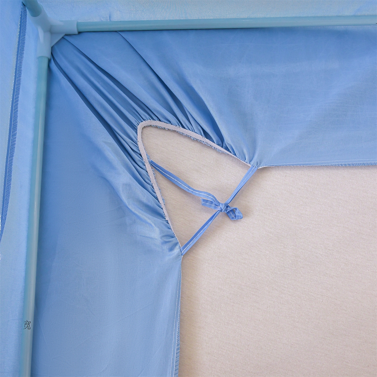 91家纺网 家纺一手货源 找家纺 迪凡保罗蚊帐 2026新款2606专版卡通回底全底AB版遮光帘坐床蚊帐 萌趣多多-带床帘