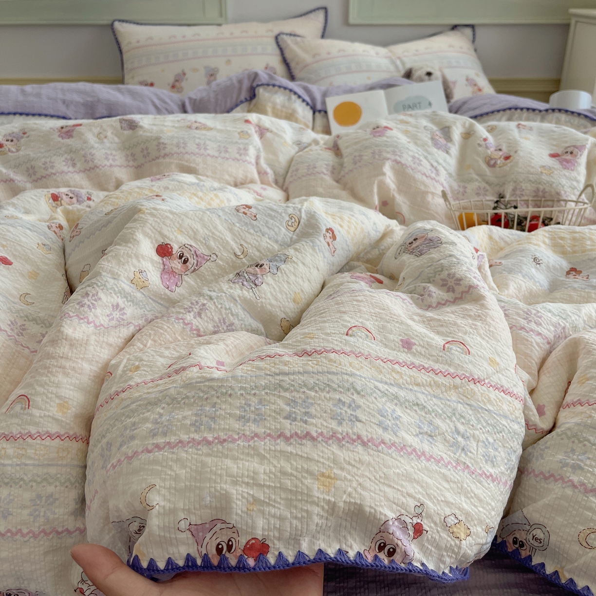 91家纺网 家纺一手货源 找家纺 凯洛奇 2026春夏新款A类高品质泡芙纱贝壳边四件套 星梦精灵