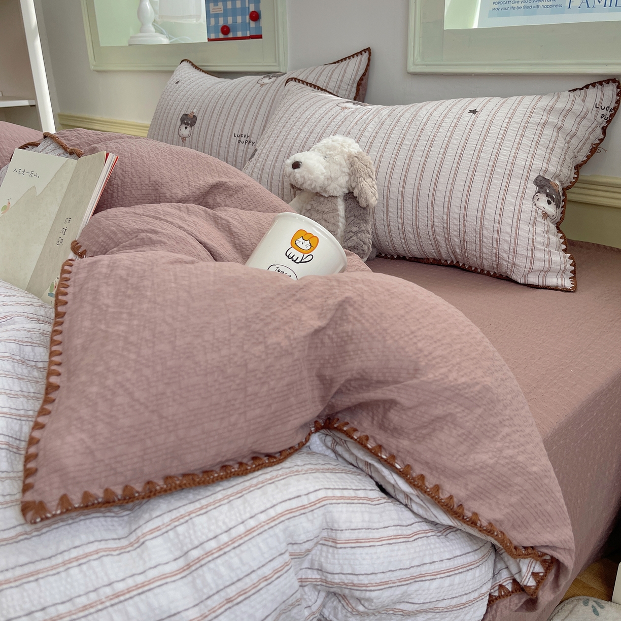 91家纺网 家纺一手货源 找家纺 凯洛奇 2026春夏新款A类高品质泡芙纱贝壳边四件套 幸运小狗