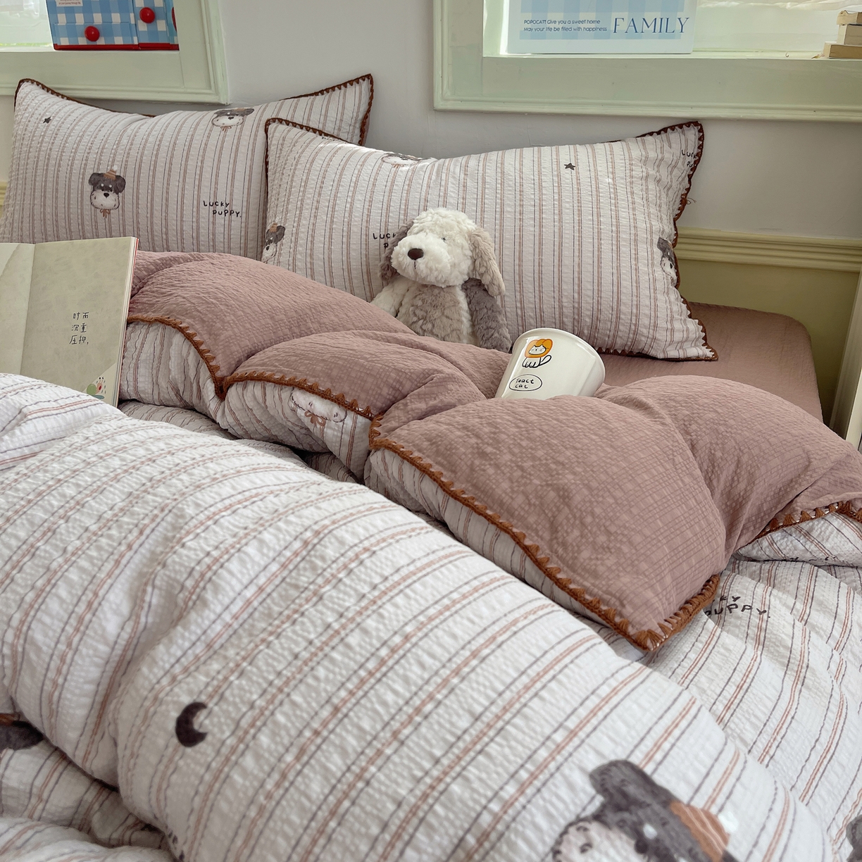 91家纺网 家纺一手货源 找家纺 凯洛奇 2026春夏新款A类高品质泡芙纱贝壳边四件套 幸运小狗