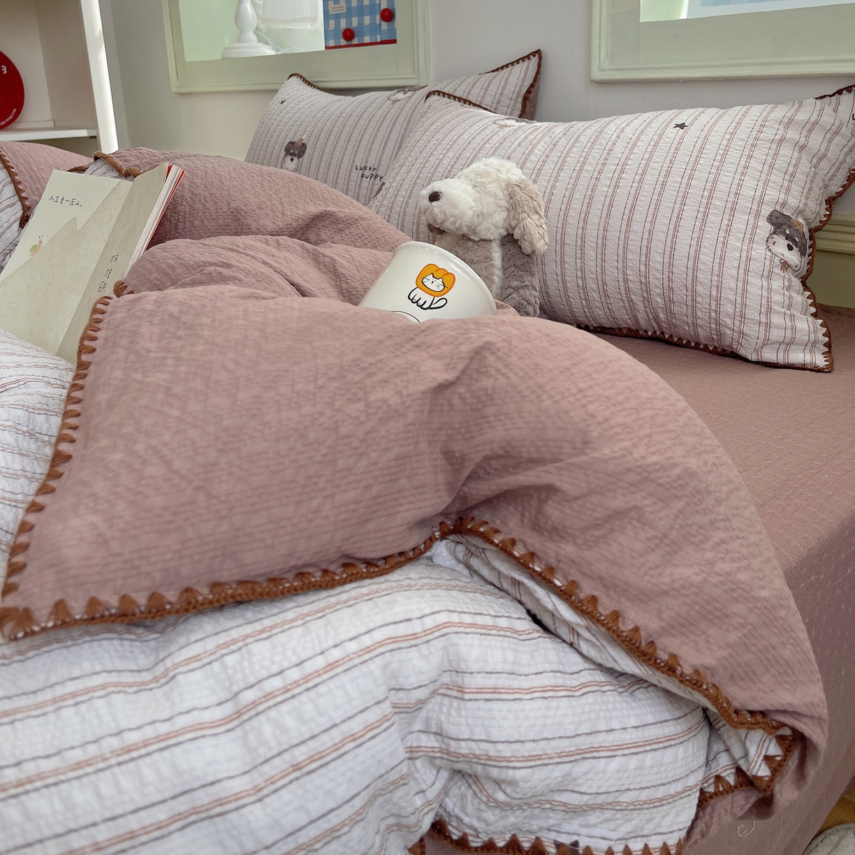 91家纺网 家纺一手货源 找家纺 凯洛奇 2026春夏新款A类高品质泡芙纱贝壳边四件套 幸运小狗