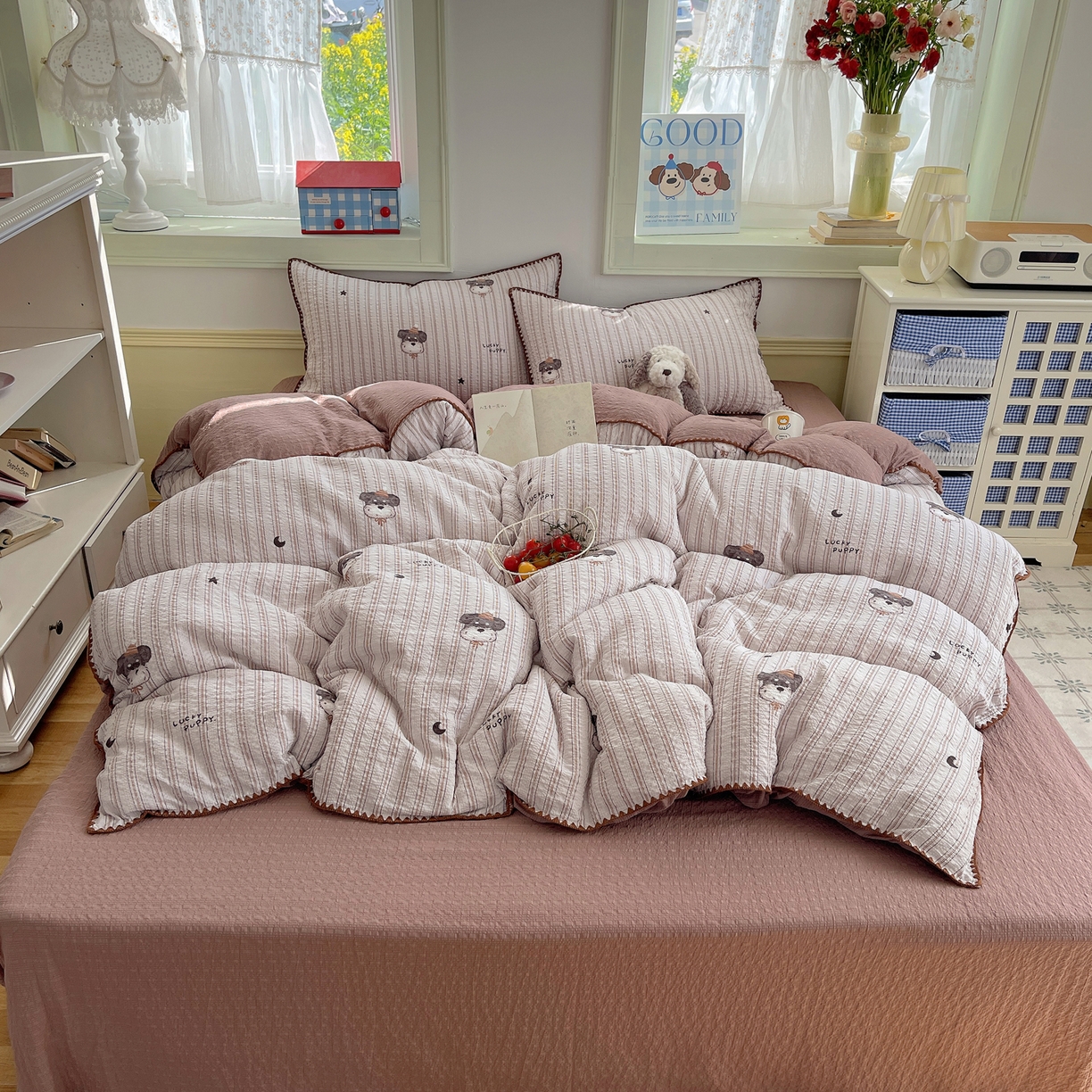 91家纺网 家纺一手货源 找家纺 凯洛奇 2026春夏新款A类高品质泡芙纱贝壳边四件套 幸运小狗