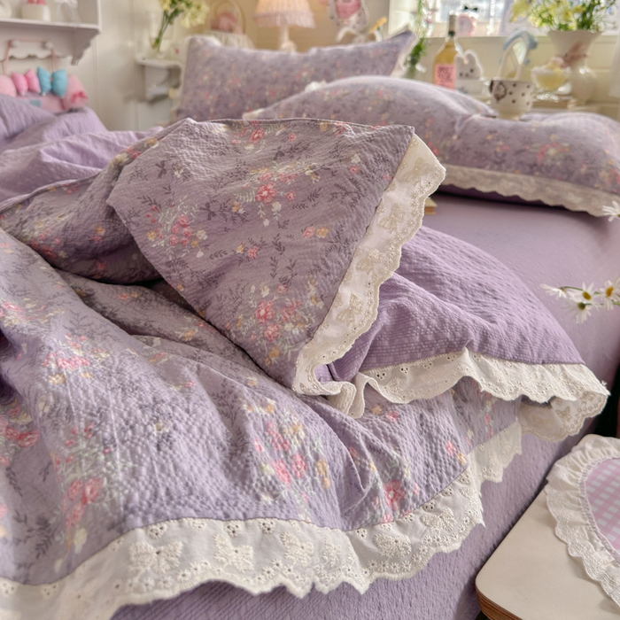 91家纺网 家纺一手货源 找家纺 贝扬思家纺 2026新款泡芙纱全棉蕾丝花边夏被-花笺系列（甜系花边撞入梦境，软乎乎的质感，治愈所有疲惫） 花笺-松间茶事