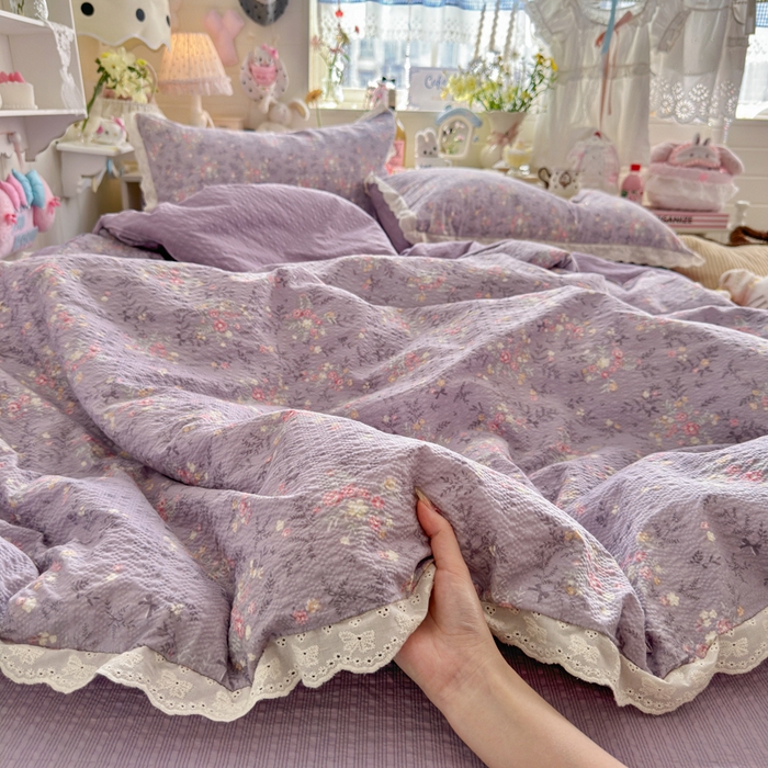 91家纺网 家纺一手货源 找家纺 贝扬思家纺 2026新款泡芙纱全棉蕾丝花边夏被-花笺系列（甜系花边撞入梦境，软乎乎的质感，治愈所有疲惫） 花笺-松间茶事