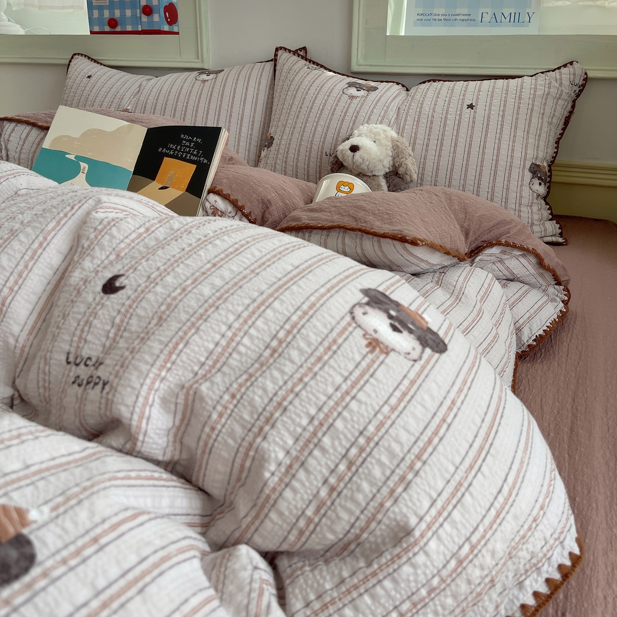 91家纺网 家纺一手货源 找家纺 凯洛奇 2026春夏新款A类高品质泡芙纱贝壳边四件套 幸运小狗