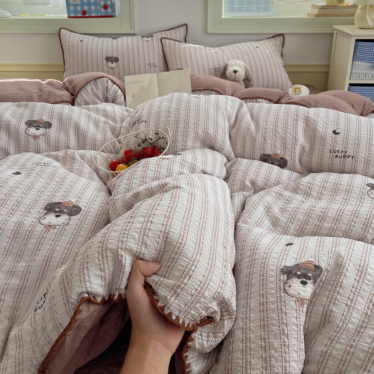 91家纺网 家纺一手货源 找家纺 凯洛奇 2026春夏新款A类高品质泡芙纱贝壳边四件套 幸运小狗