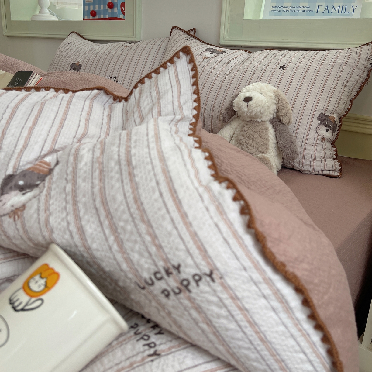 91家纺网 家纺一手货源 找家纺 凯洛奇 2026春夏新款A类高品质泡芙纱贝壳边四件套 幸运小狗