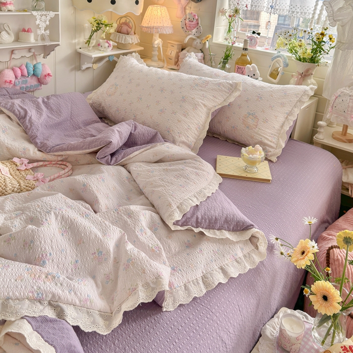 91家纺网 家纺一手货源 找家纺 贝扬思家纺 2026新款泡芙纱全棉蕾丝花边夏被-花笺系列（甜系花边撞入梦境，软乎乎的质感，治愈所有疲惫） 花笺-碎花藏甜