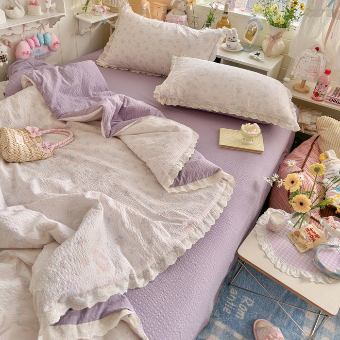 91家纺网 家纺一手货源 找家纺 贝扬思家纺 2026新款泡芙纱全棉蕾丝花边夏被-花笺系列（甜系花边撞入梦境，软乎乎的质感，治愈所有疲惫） 花笺-碎花藏甜