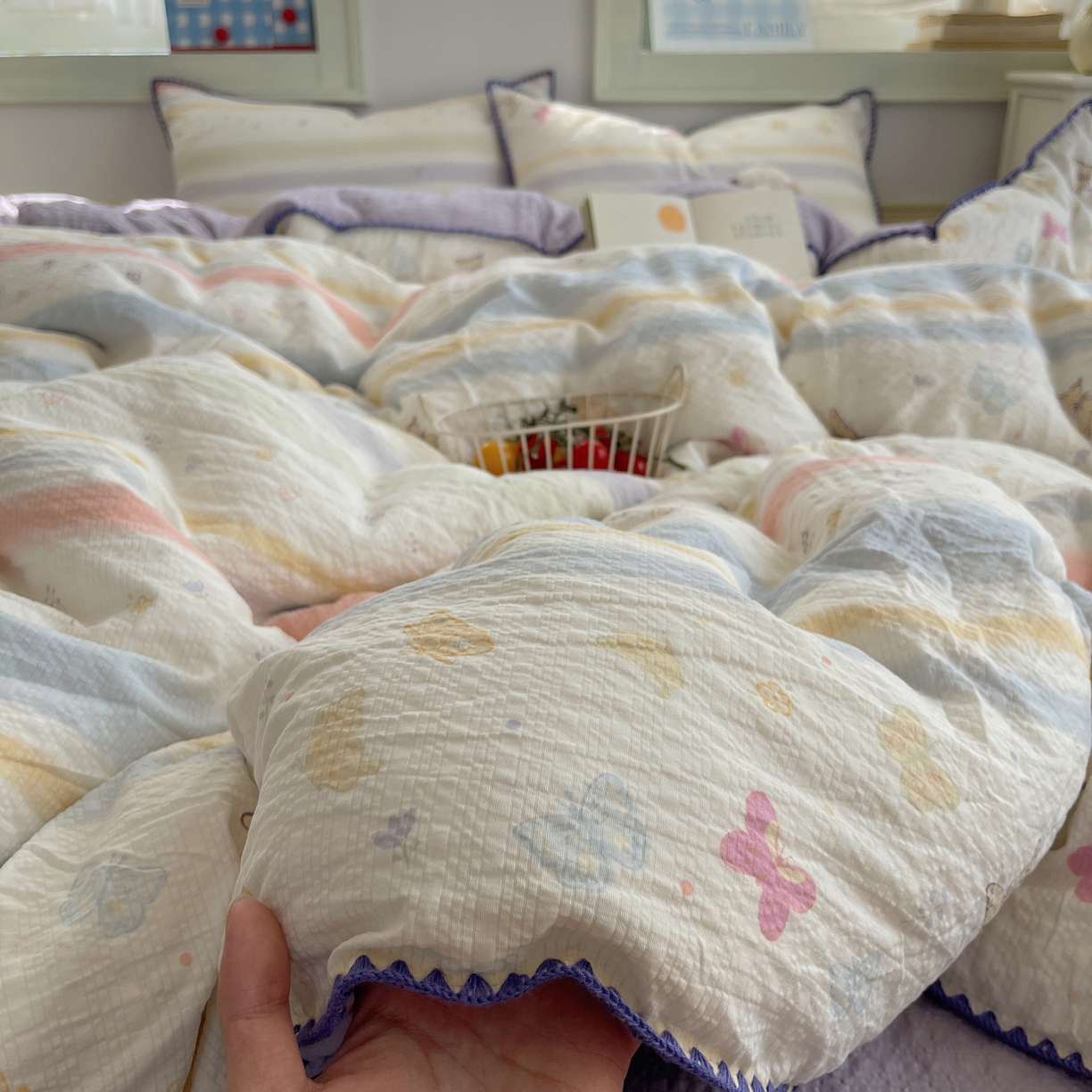 91家纺网 家纺一手货源 找家纺 凯洛奇 2026春夏新款A类高品质泡芙纱贝壳边四件套 云间彩蝶