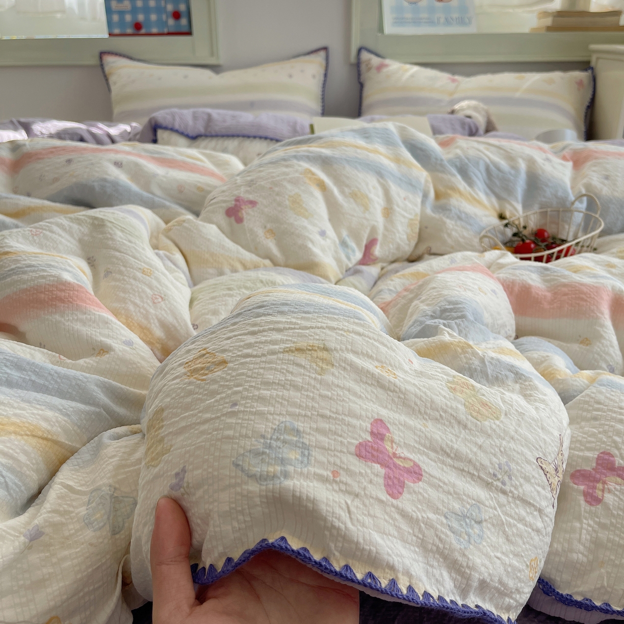 91家纺网 家纺一手货源 找家纺 凯洛奇 2026春夏新款A类高品质泡芙纱贝壳边四件套 云间彩蝶