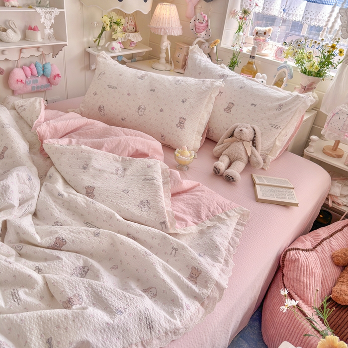 91家纺网 家纺一手货源 找家纺 贝扬思家纺 2026新款泡芙纱全棉蕾丝花边夏被-花笺系列（甜系花边撞入梦境，软乎乎的质感，治愈所有疲惫） 花笺-悦悦小兔