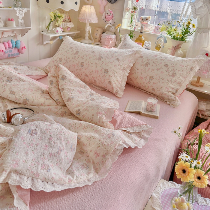 91家纺网 家纺一手货源 找家纺 贝扬思家纺 2026新款泡芙纱全棉蕾丝花边夏被-花笺系列（甜系花边撞入梦境，软乎乎的质感，治愈所有疲惫） 花笺-庄园小兔