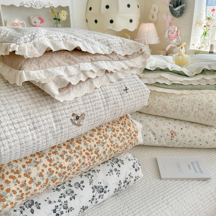 91家纺网 家纺一手货源 找家纺 贝扬思家纺 2026新款泡芙纱全棉蕾丝花边夏被-花笺系列（甜系花边撞入梦境，软乎乎的质感，治愈所有疲惫） 组合图