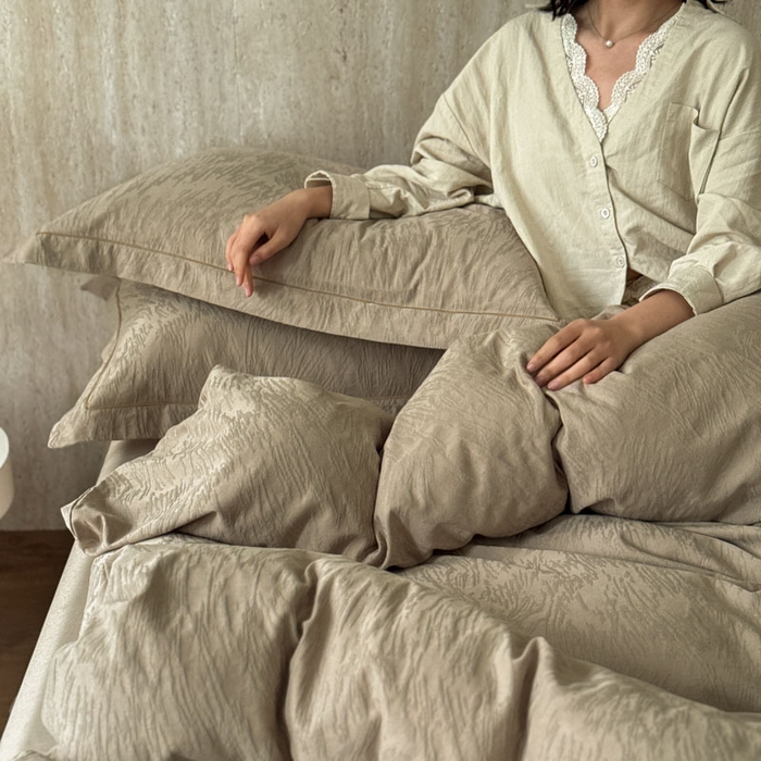 91家纺网 家纺一手货源 找家纺 奈萝家纺 2026新款长绒棉纯棉水洗全棉浮雕提花四件套 魅奇