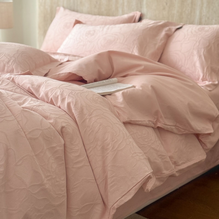 91家纺网 家纺一手货源 找家纺 奈萝家纺 2026新款长绒棉纯棉水洗全棉浮雕提花四件套 格琳粉