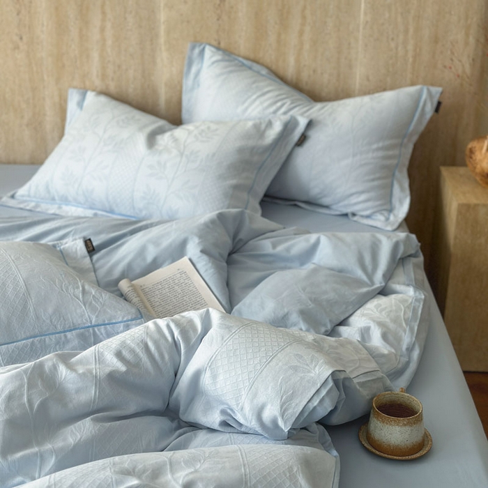 91家纺网 家纺一手货源 找家纺 奈萝家纺 2026新款长绒棉纯棉水洗全棉浮雕提花四件套 娜蓝