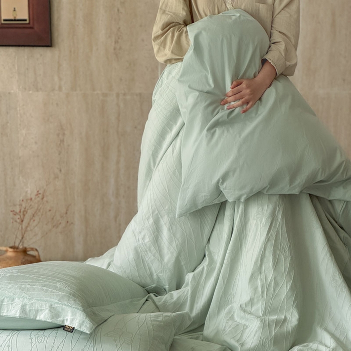 91家纺网 家纺一手货源 找家纺 奈萝家纺 2026新款长绒棉纯棉水洗全棉浮雕提花四件套 佩里水绿