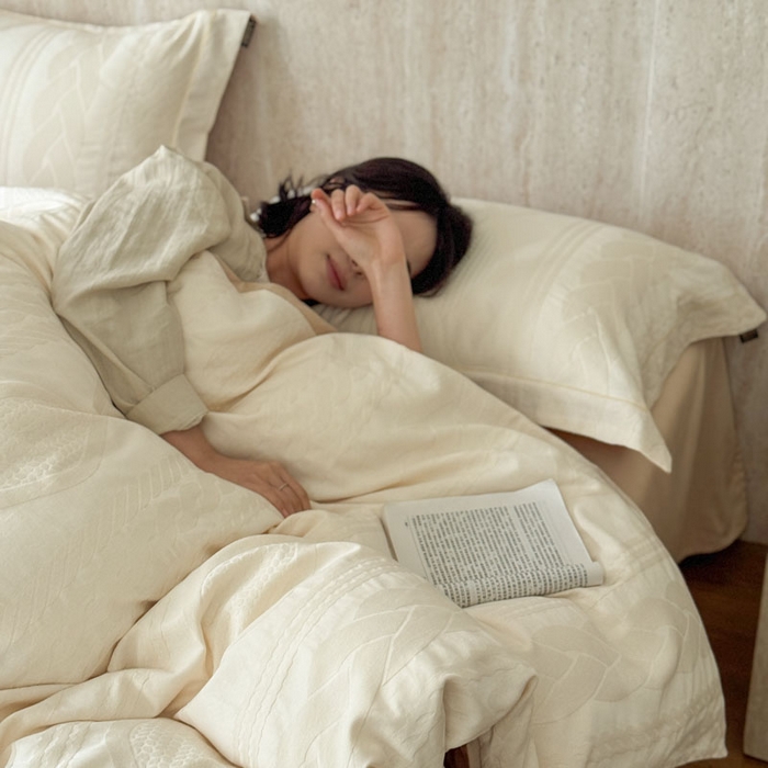 91家纺网 家纺一手货源 找家纺 奈萝家纺 2026新款长绒棉纯棉水洗全棉浮雕提花四件套 简意