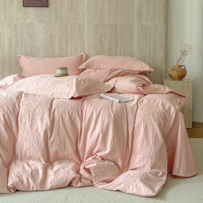 91家纺网 家纺一手货源 找家纺 奈萝家纺 2026新款长绒棉纯棉水洗全棉浮雕提花四件套 格琳粉