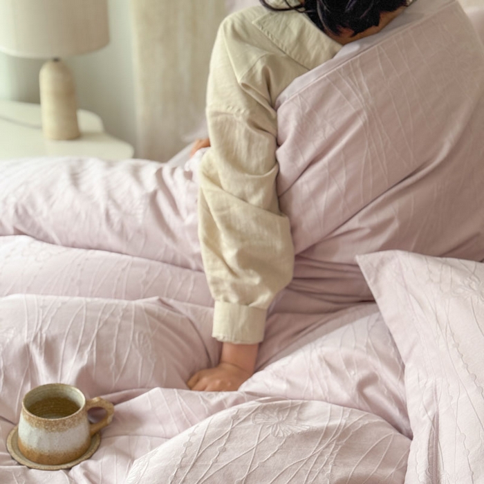 91家纺网 家纺一手货源 找家纺 奈萝家纺 2026新款长绒棉纯棉水洗全棉浮雕提花四件套 米娅紫