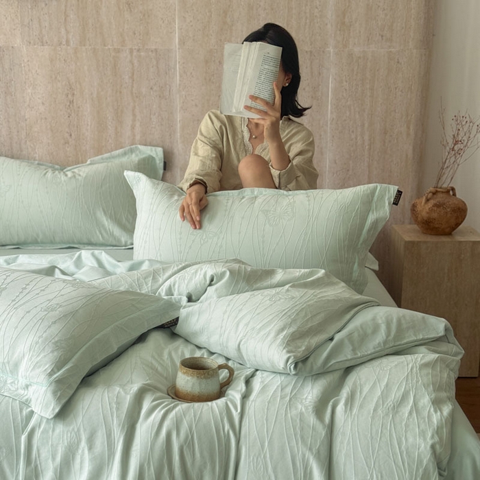 91家纺网 家纺一手货源 找家纺 奈萝家纺 2026新款长绒棉纯棉水洗全棉浮雕提花四件套 佩里水绿