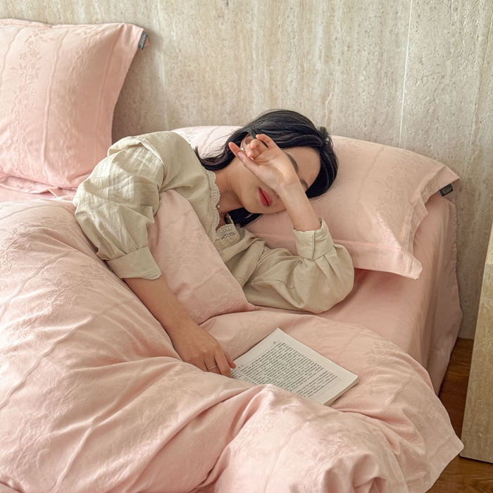 91家纺网 家纺一手货源 找家纺 奈萝家纺 2026新款长绒棉纯棉水洗全棉浮雕提花四件套 米娅粉