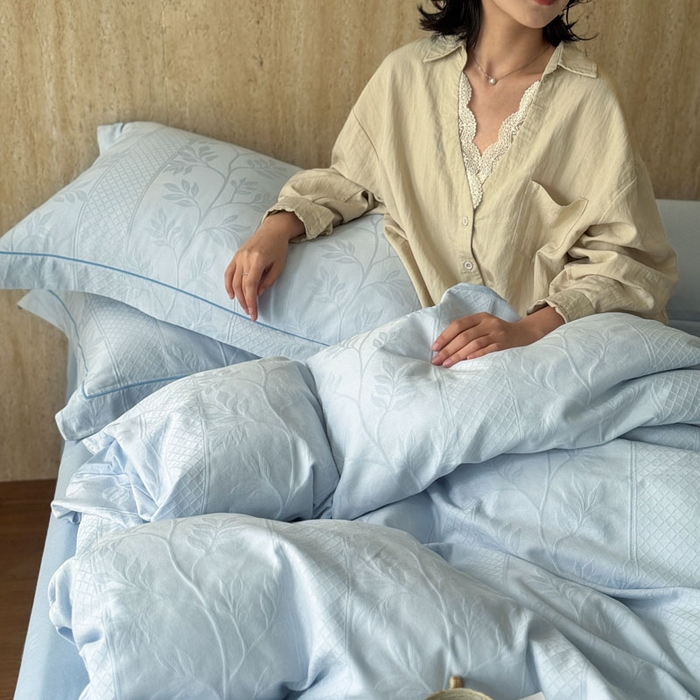 91家纺网 家纺一手货源 找家纺 奈萝家纺 2026新款长绒棉纯棉水洗全棉浮雕提花四件套 娜蓝