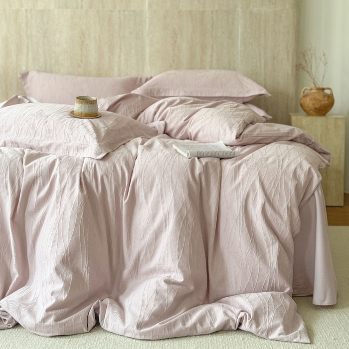 91家纺网 家纺一手货源 找家纺 奈萝家纺 2026新款长绒棉纯棉水洗全棉浮雕提花四件套 米娅紫