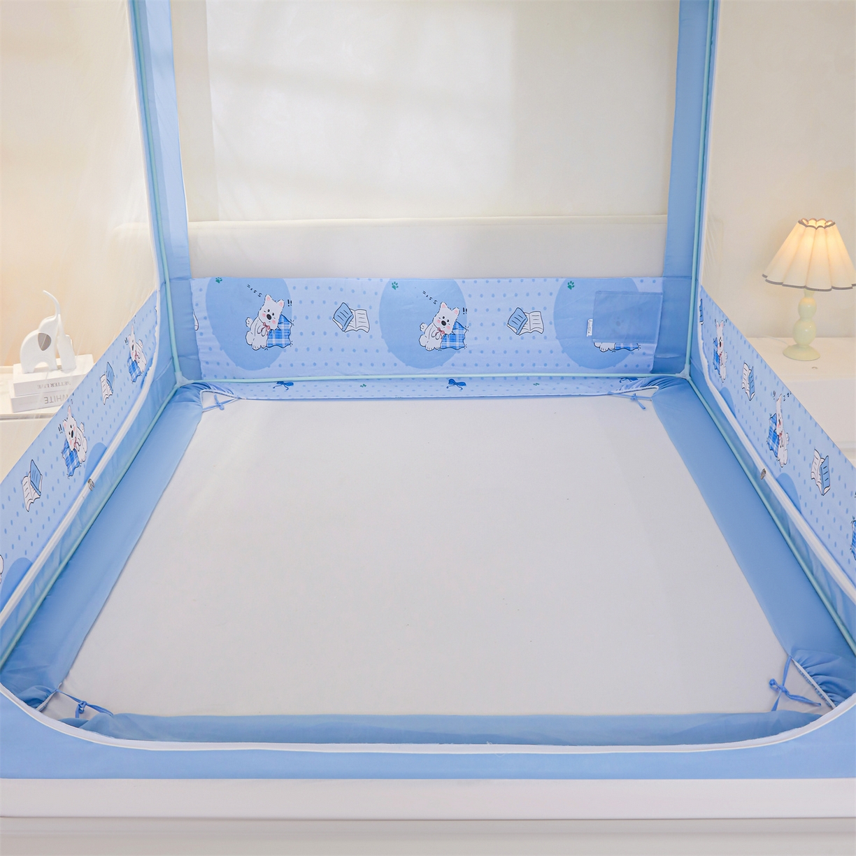 91家纺网 家纺一手货源 找家纺 迪凡保罗蚊帐 2026新款2606专版卡通回底全底AB版遮光帘坐床蚊帐 小狗派对-带床帘