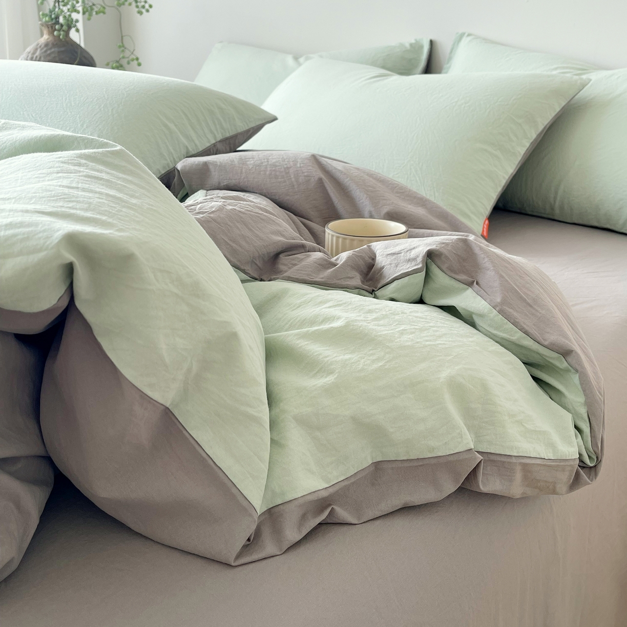 91家纺网 家纺一手货源 找家纺 春皖家纺 2026春夏新款双拼全棉纯棉水洗棉四件套 薄荷绿-浅灰