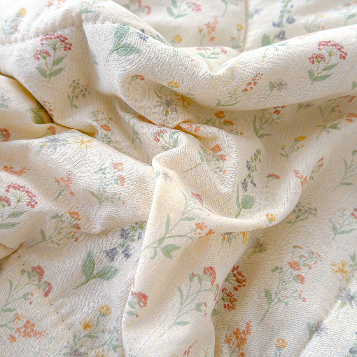 91家纺网 家纺一手货源 找家纺 弗苓家纺 2026新款A类云感有氧双层纱夏被夏凉被 春日小花