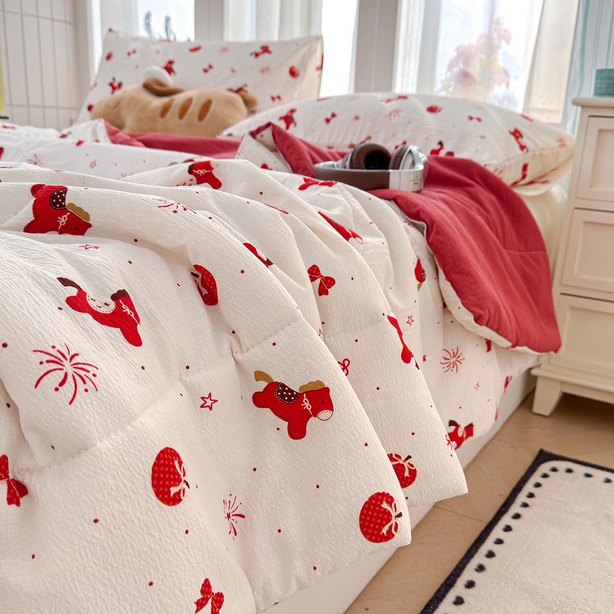 91家纺网 家纺一手货源 找家纺 弗苓家纺 2026新款A类云感有氧双层纱夏被夏凉被 红果小马