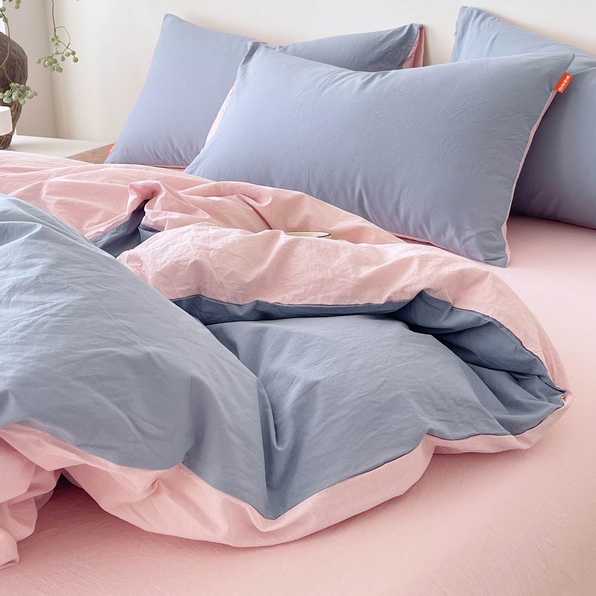 91家纺网 家纺一手货源 找家纺 春皖家纺 2026春夏新款双拼全棉纯棉水洗棉四件套 浅蓝-樱花粉