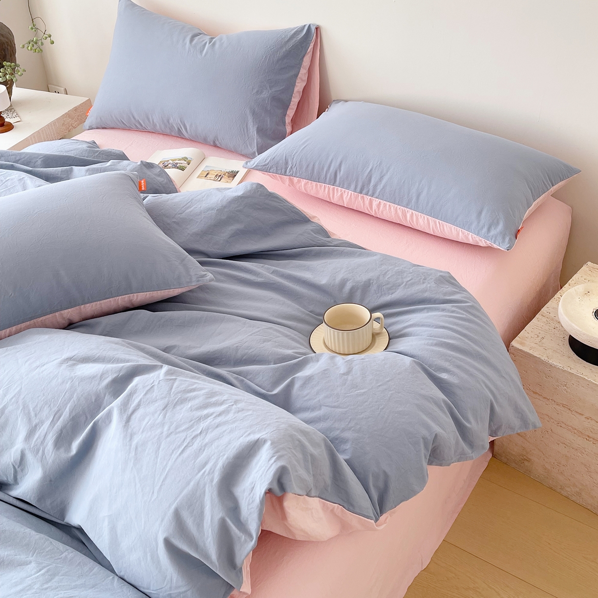 91家纺网 家纺一手货源 找家纺 春皖家纺 2026春夏新款双拼全棉纯棉水洗棉四件套 浅蓝-樱花粉