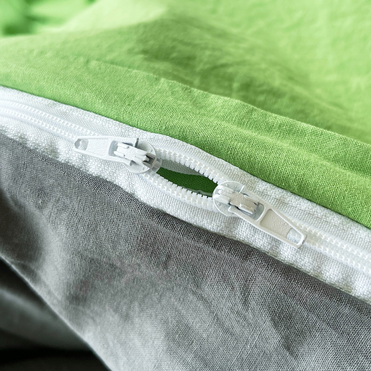 91家纺网 家纺一手货源 找家纺 春皖家纺 2026春夏新款双拼全棉纯棉水洗棉四件套 青草绿-墨灰