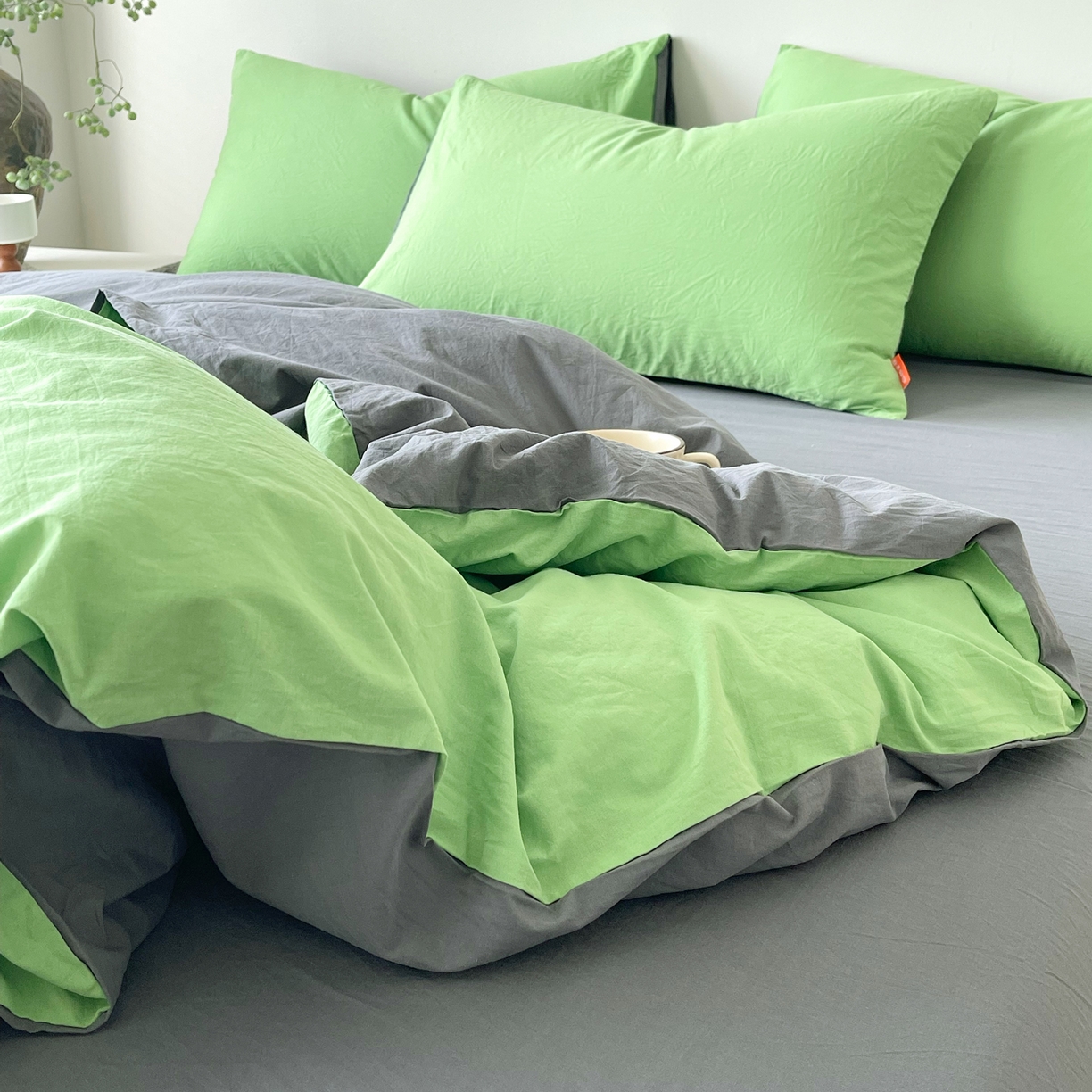 91家纺网 家纺一手货源 找家纺 春皖家纺 2026春夏新款双拼全棉纯棉水洗棉四件套 青草绿-墨灰