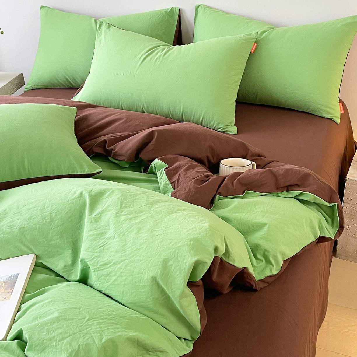91家纺网 家纺一手货源 找家纺 春皖家纺 2026春夏新款双拼全棉纯棉水洗棉四件套 青草绿-慕斯棕