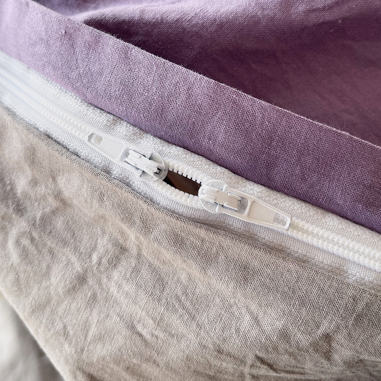 91家纺网 家纺一手货源 找家纺 春皖家纺 2026春夏新款双拼全棉纯棉水洗棉四件套 水晶紫-浅灰