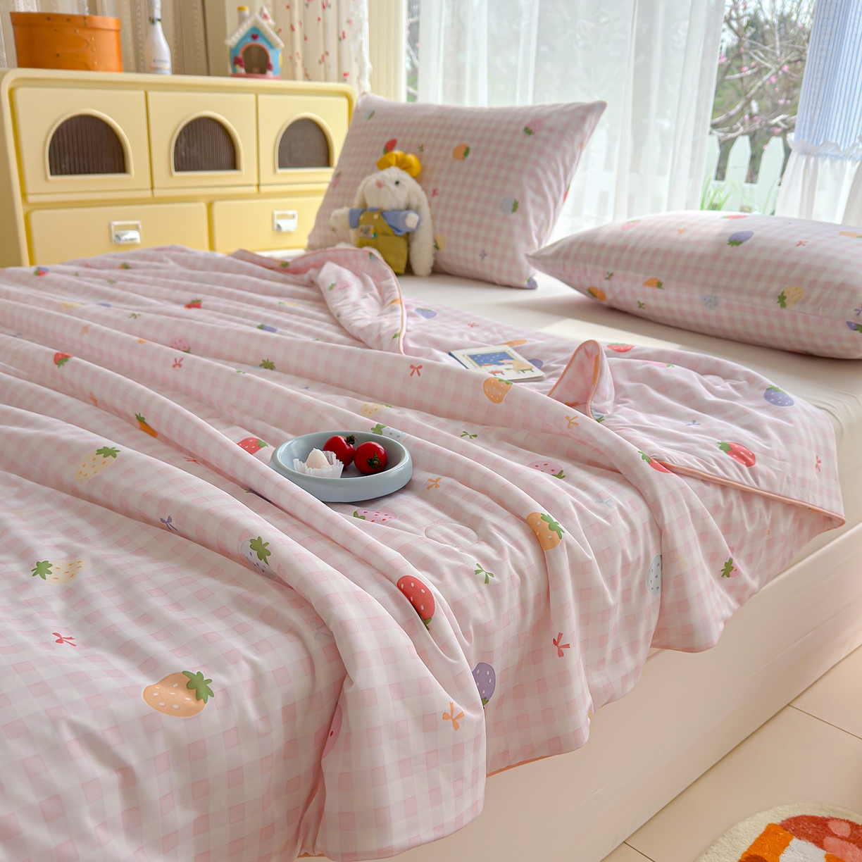 91家纺网 家纺一手货源 找家纺 弗苓家纺 2026新款麻绳款锦氨凉感丝夏被夏凉被空调被 小草莓