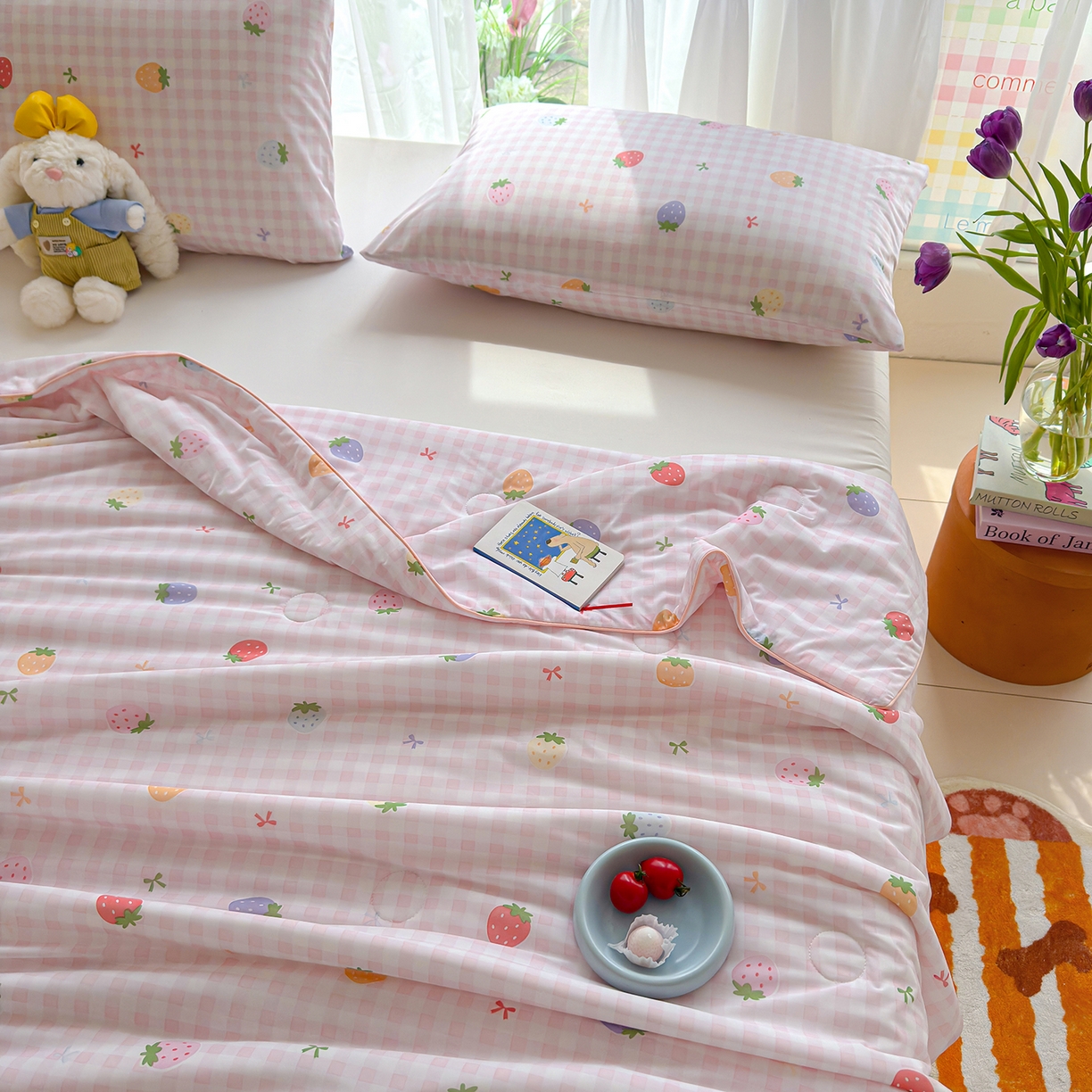 91家纺网 家纺一手货源 找家纺 弗苓家纺 2026新款麻绳款锦氨凉感丝夏被夏凉被空调被 小草莓