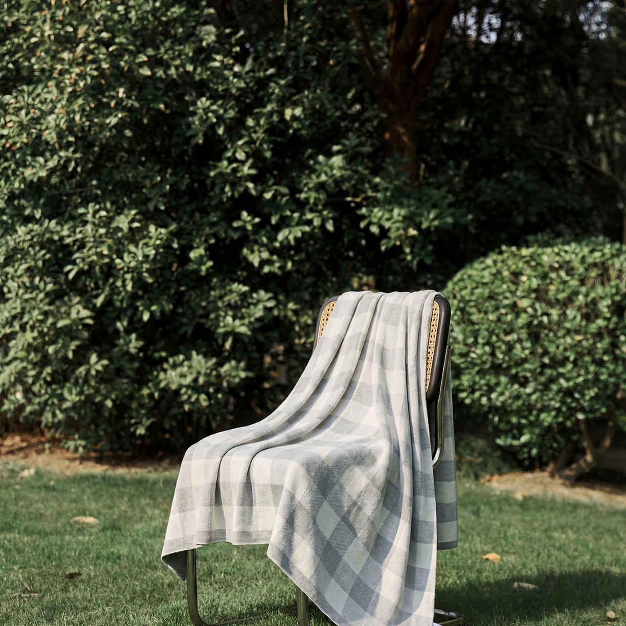 91家纺网 家纺一手货源 找家纺 暖绵绵家纺 2026新款丝光棉格子盖毯-艾利欧 麻灰