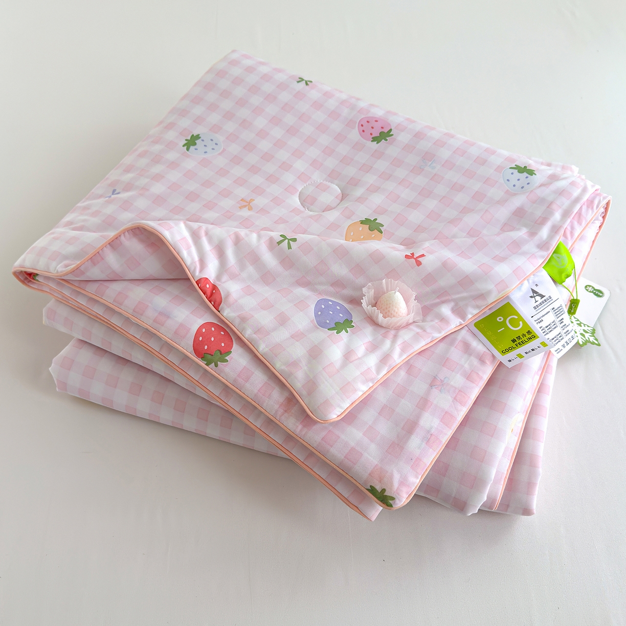 91家纺网 家纺一手货源 找家纺 弗苓家纺 2026新款麻绳款锦氨凉感丝夏被夏凉被空调被 小草莓