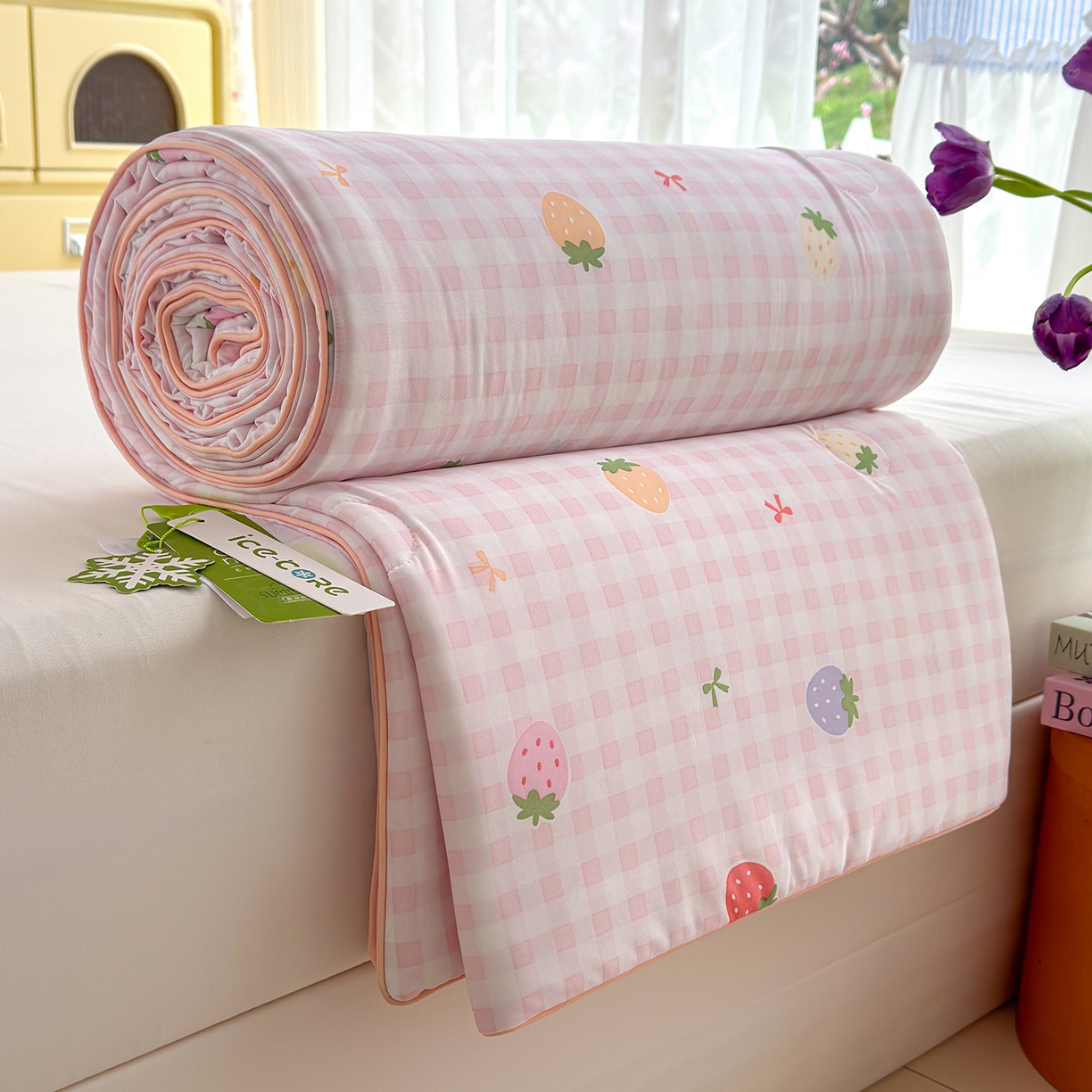 91家纺网 家纺一手货源 找家纺 弗苓家纺 2026新款麻绳款锦氨凉感丝夏被夏凉被空调被 小草莓