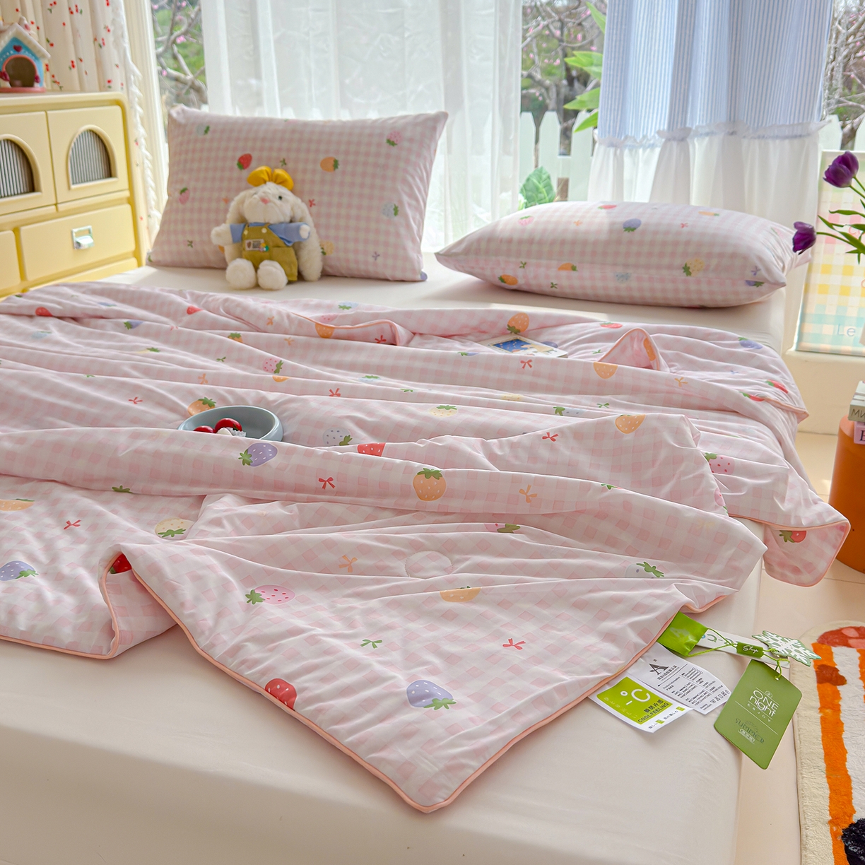 91家纺网 家纺一手货源 找家纺 弗苓家纺 2026新款麻绳款锦氨凉感丝夏被夏凉被空调被 小草莓