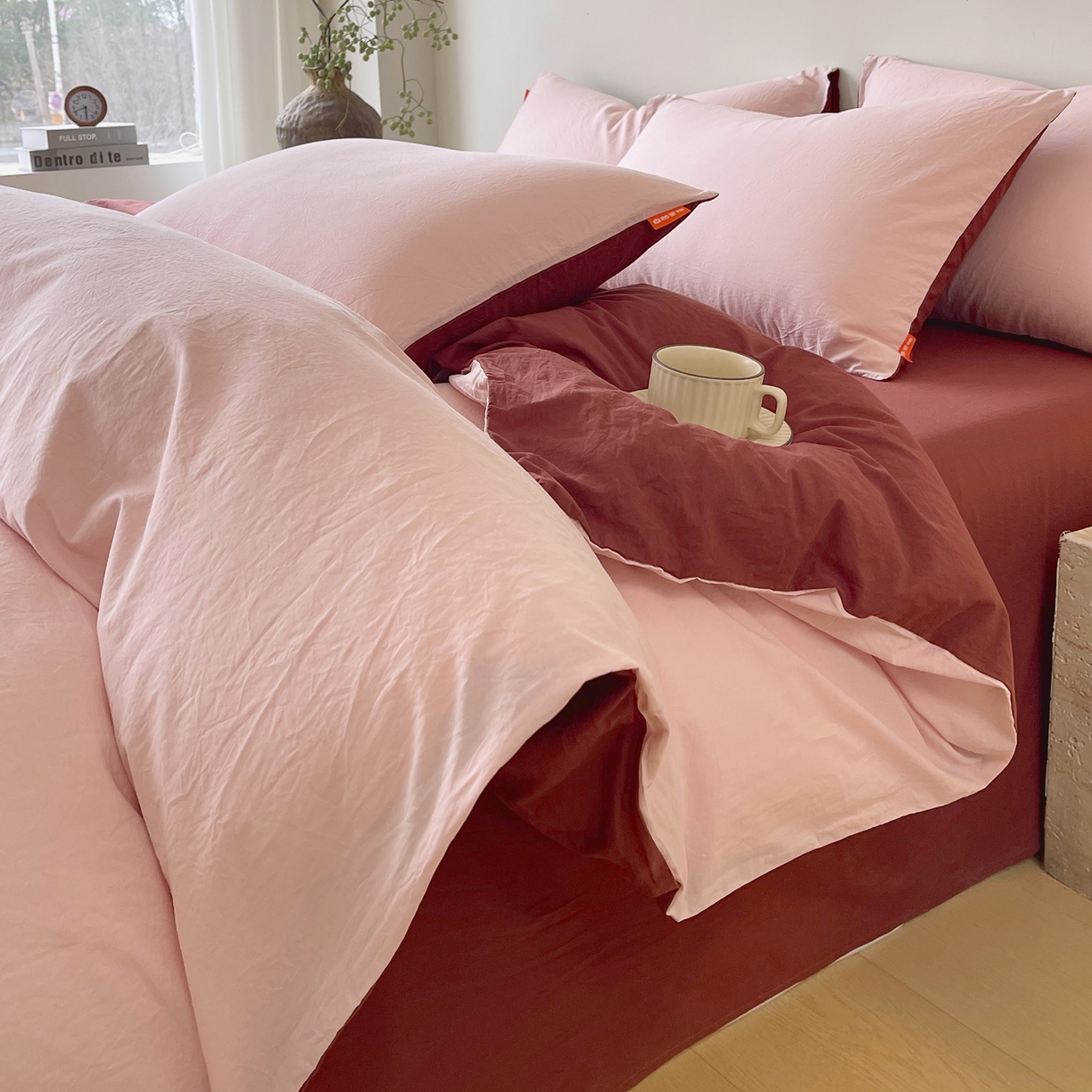 91家纺网 家纺一手货源 找家纺 春皖家纺 2026春夏新款双拼全棉纯棉水洗棉四件套 樱花粉+可可红